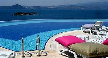 Royal Heights Hotel *