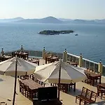 Royal Heights Hotel *