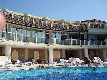 Royal Heights Hotel *