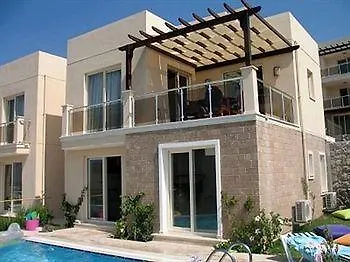 Royal Heights Отель