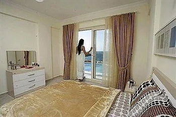 Royal Heights Отель *